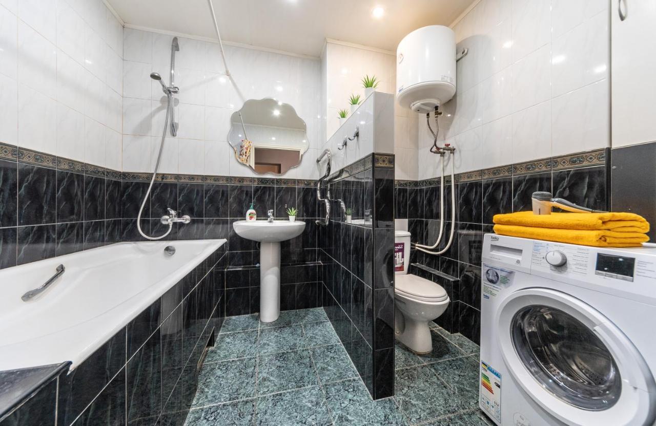 Уютная Квартира Для Семьи На Оболони Apartment Kiev Bagian luar foto