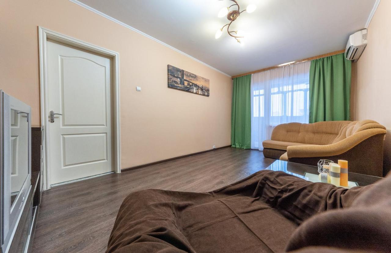 Уютная Квартира Для Семьи На Оболони Apartment Kiev Bagian luar foto