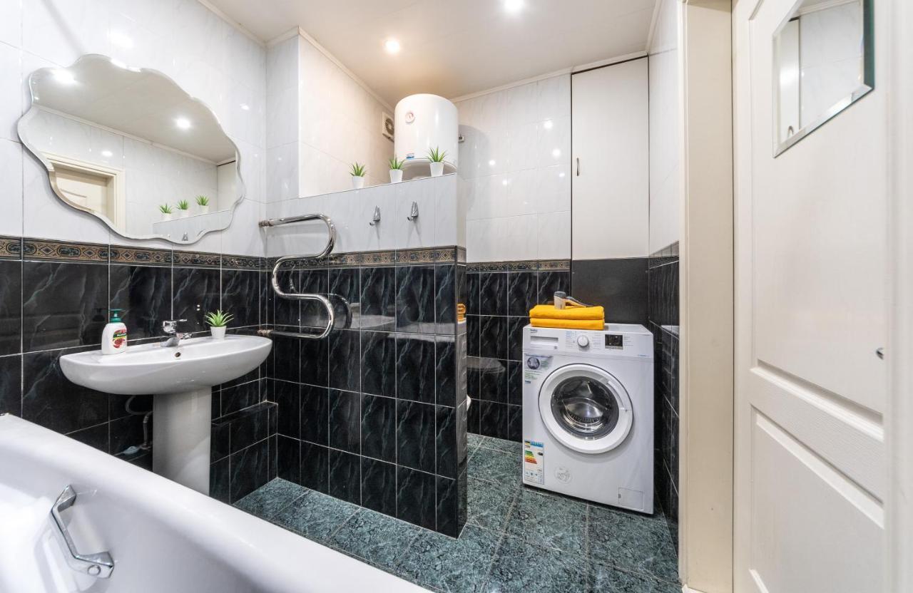 Уютная Квартира Для Семьи На Оболони Apartment Kiev Bagian luar foto