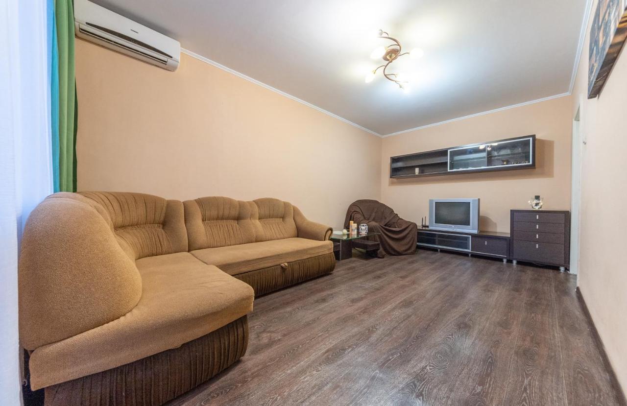 Уютная Квартира Для Семьи На Оболони Apartment Kiev Bagian luar foto